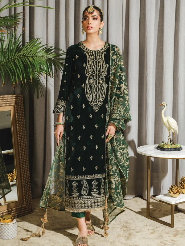 Rang Rasiya Embroidered Velvet Wedding Collection - Jaha Aara - BLACK - A029